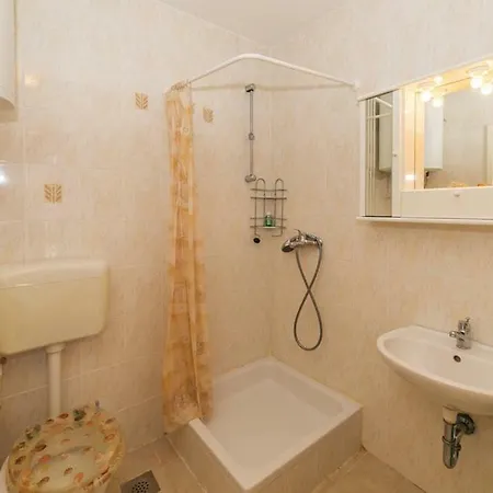 Diana - Great Location, Cosy 2 Bedroom, 2 Bathroom Apartament