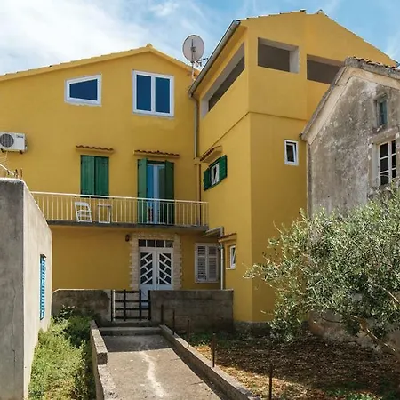 Apartamento Diana - Great Location, Cosy 2 Bedroom, 2 Bathroom *