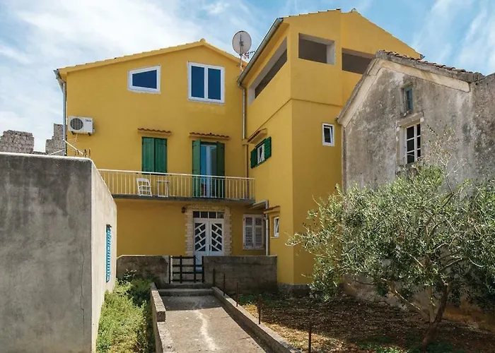 Apartamento Diana - Great Location, Cosy 2 Bedroom, 2 Bathroom *