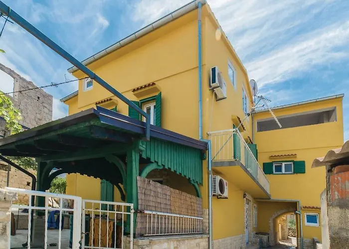 Апартаменты Diana - Great Location, Cosy 2 Bedroom, 2 Bathroom *