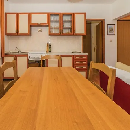 Apartment Diana - Great Location, Cosy 2 Bedroom, 2 Bathroom Kukljica