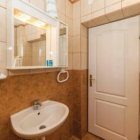 Diana - Great Location, Cosy 2 Bedroom, 2 Bathroom Kukljica