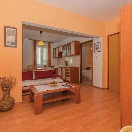 Diana - Great Location, Cosy 2 Bedroom, 2 Bathroom Kukljica