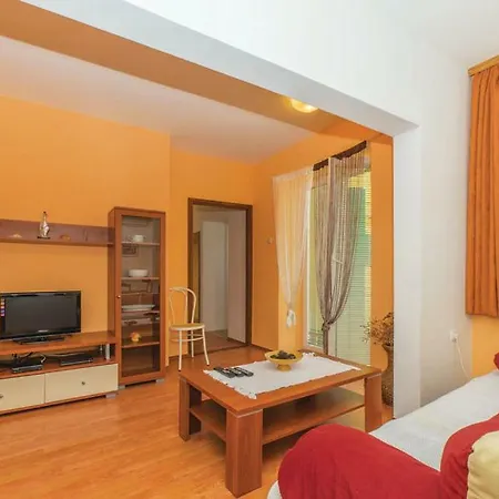 Diana - Great Location, Cosy 2 Bedroom, 2 Bathroom *