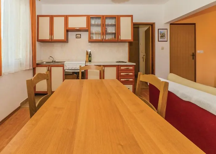 Apartament Diana - Great Location, Cosy 2 Bedroom, 2 Bathroom Kukljica