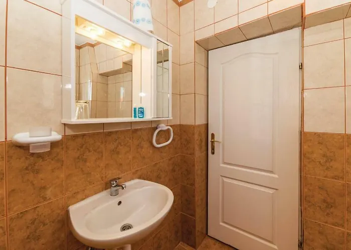 Diana - Great Location, Cosy 2 Bedroom, 2 Bathroom Kukljica