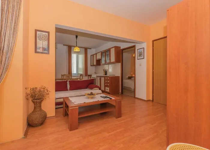 Diana - Great Location, Cosy 2 Bedroom, 2 Bathroom Kukljica