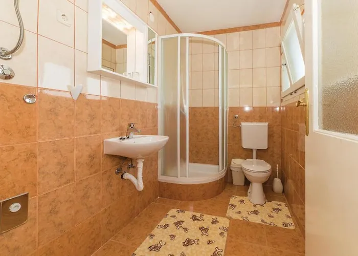 Diana - Great Location, Cosy 2 Bedroom, 2 Bathroom