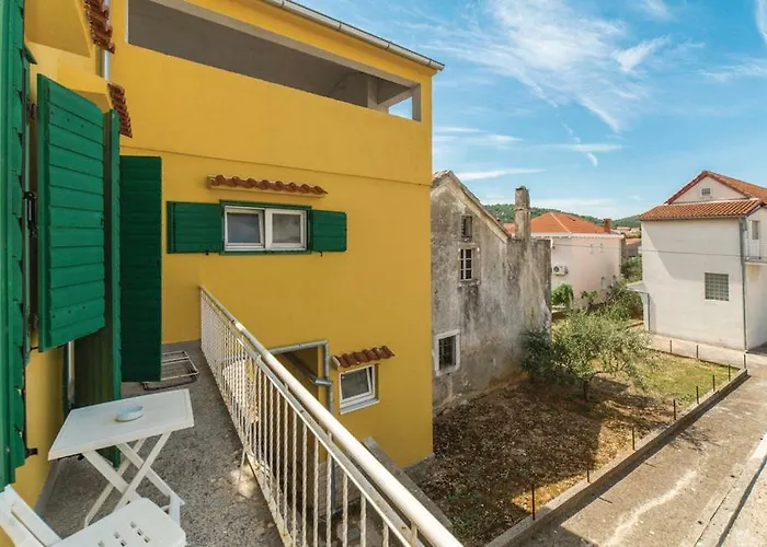 Apartment Diana - Great Location, Cosy 2 Bedroom, 2 Bathroom *